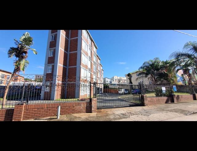 2 BEDROOM FLAT TO LET IN ESSENWOOD